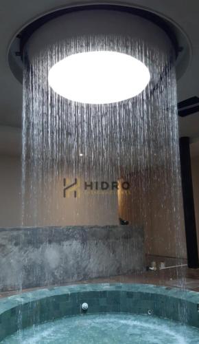 SUMINISTRO-E-INSTALACION-DE-CASCADA-TIPO-LLUVIA-SPA-CENTRAL-PARK-TULUM